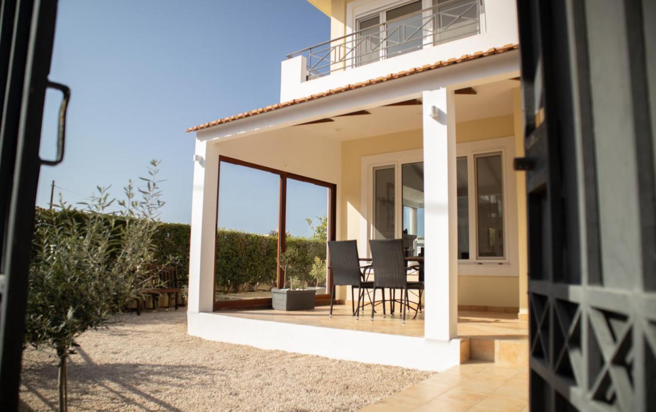 Beach House 30 เอียลิซอส ภายนอก รูปภาพ